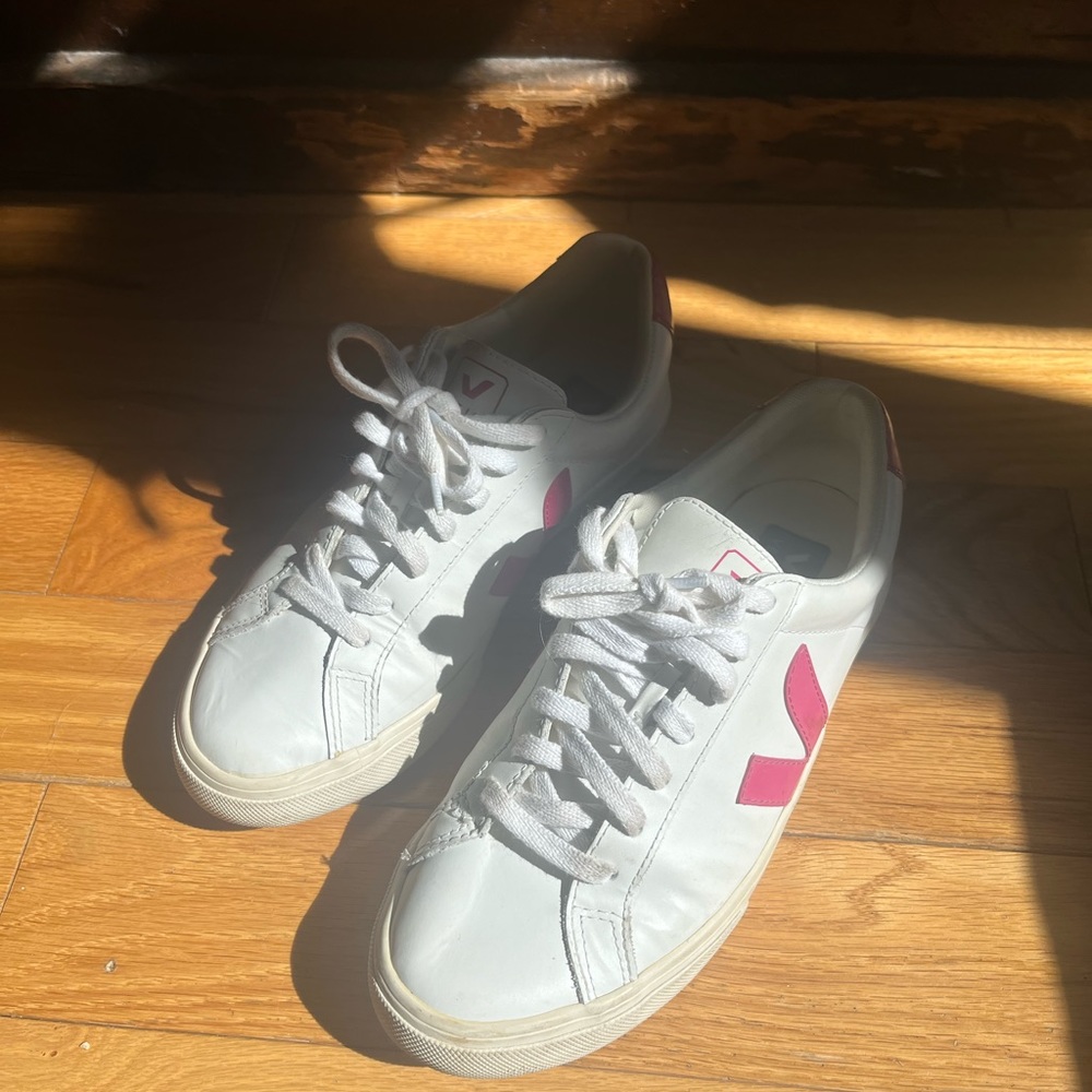 Veja sneaker sz 9 US EUR 40 lightly used